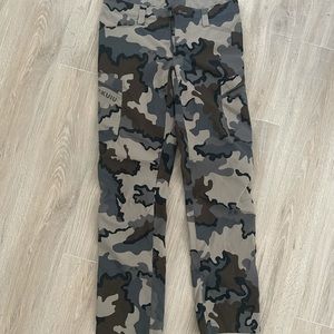 Kuiu guide hunting pants